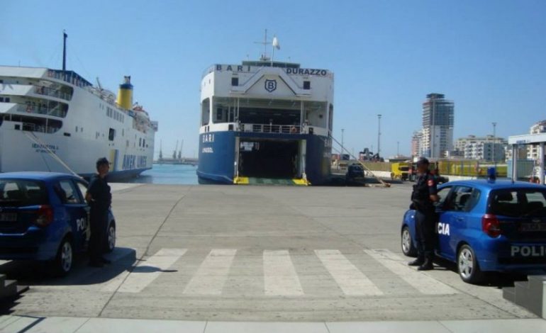300 DERI NË 1000 EURO/ “Lista e zezë e Shengenit”, zbardhen shumat që merrnin 6 policët e portit të Durrësit për…
