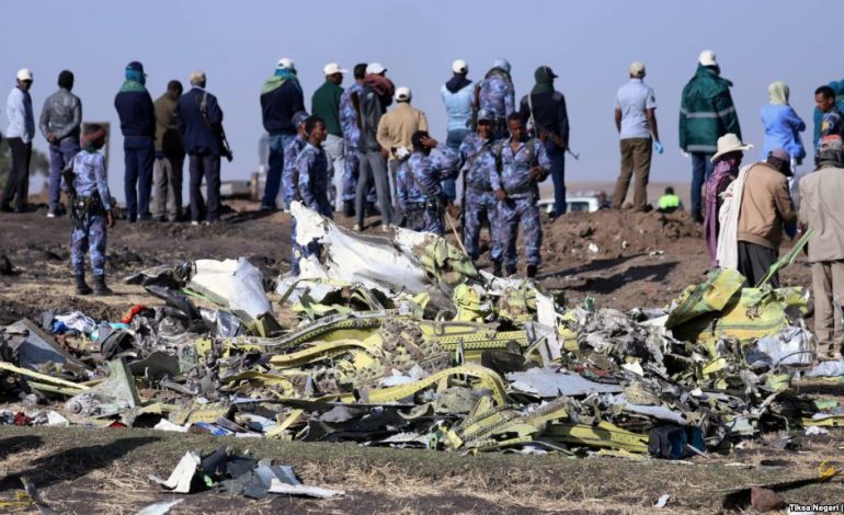 RRËZIMI I AVIONIT/ Tragjedia me 157 viktima, pezullohen fluturimet me Boeing 737 MAX 8. Piloti raportoi se…