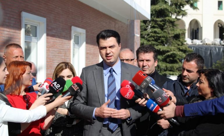 BASHA THIRRJE SHQIPTARËVE KRAH MEDIUT DHE TITI VASILIT/ Ejani nesër në protestë, ne nuk e njohim këtë parlament ilegjitim