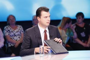 SULMON TELEVIZIONET ITALIANE/ Basha: Janë pleshtat e fundit të qenit që ka ngordhur Edi Rama