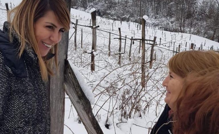 NGA SARAJEVA/ Ironizon Majlinda Bregu: Kurrë mos lufto me një derr! Do të kënaqet por…