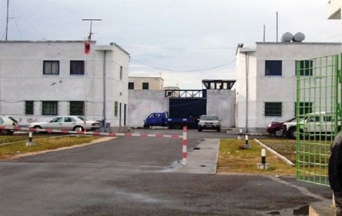 TENTUAN TË FUSNIN DROGË/ Pezullohen 6 punonjës policie të burgut të Shënkollit