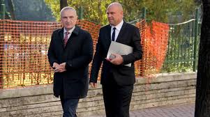 PROTESTA/ Ish-ministri Manjani kritika Metës: Nuk mund të bëjë sikur nuk sheh e dëgjon, kriza politike mund…