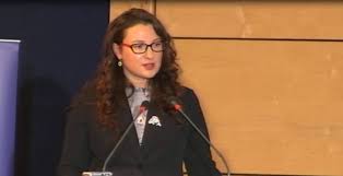 E FUNDIT/ Pas takimit me Bashën, zv.ambasadorja e SHBA i shkon Kryemadhit në zyrë