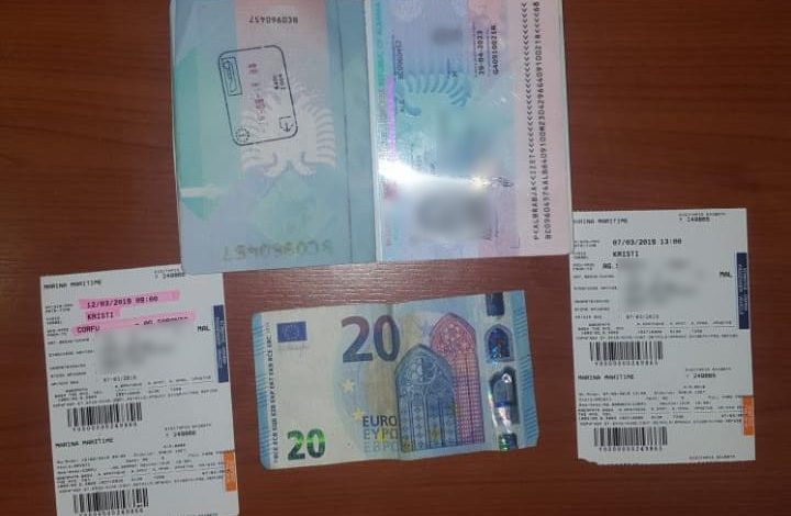 “SAKRIFICA”PËR TË KALUAR KUFIRIN/ Si e pësoi 55 vjeçari SHQIPTAR që futi në pasaportë…