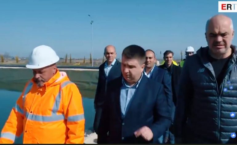 RAMA PUBLIKON VIDEON/ “Me këtë pasqyrë besnike të dallimit mes nesh e atyre që kanë marrë arratinë…”
