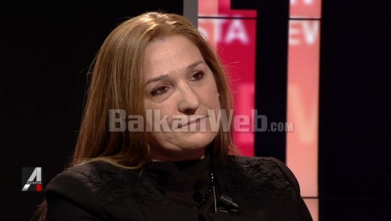 “E VESHUR ME TË ZEZA, QË…”/ Flutura Açka përlot me kujtimin e djalit: Kam bërë gati varkën…