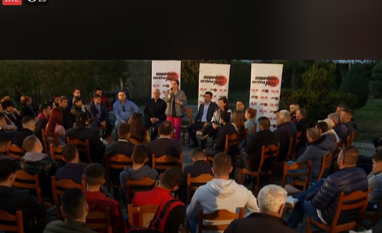 “DOBËSIMI” I LSI/ Kryemadhi me 30 vetë në Fushë-Krujë. Aq sa e ndjekin në FB aq janë dhe të pranishëm (FOTO)