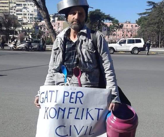 FRYMËZOHET NGA KRYEMADHI/ Protestuesi opozitar mesazh shqiptarëve: Jam gati për konflikt