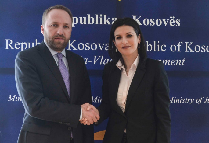 BASHKËPUNIMI DYPALËSH/ Ministrja Gjonaj takim me homologun kosovar: Në qershor PLOTËSOHET…