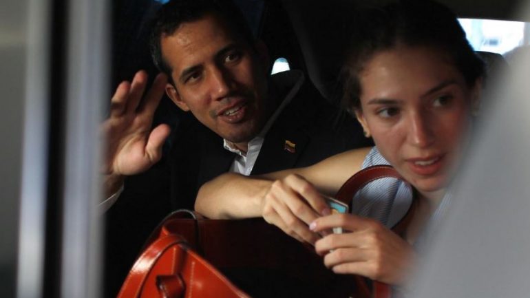 VENDOS TË KTHEHET NË VENEZUELË/ Guaido: Protesta kundër Maduros