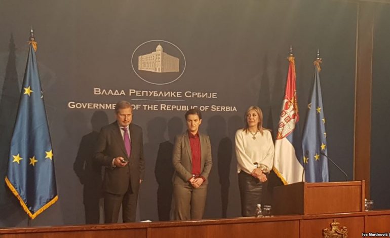 “MË VJEN KEQ”/ Hahn: Bllokimi i dialogut me Prishtinën nuk duhet të ndalë integrimin e Serbisë