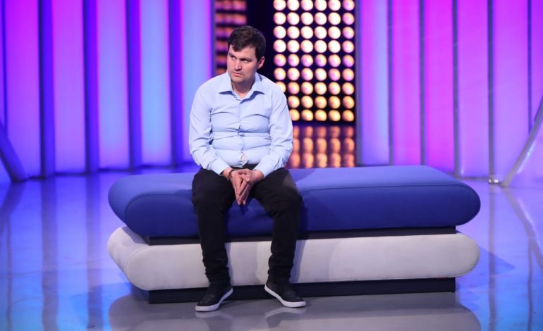“KUSH ËSHTË NËNA IME?” Djali përballet LIVE me babain për të zbuluar të vërtetën