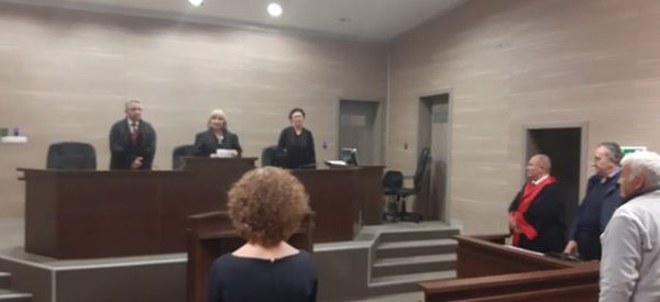 ABUZIMI ME DETYRËN/ Dënohen me burg 3 zyrtarë në Kosovë (EMRAT)