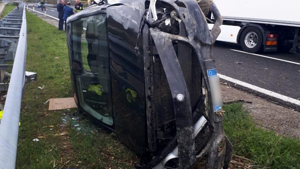 TRAGJIKE/ “Mercedesi” rrotullohet disa herë në autostradë, humb jetën mjeku shqiptar