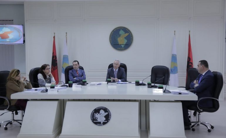 MANDATET E 4 DEPUTETËVE TË RINJ TË LSI/ KQZ nis mbledhjen për zëvendësimet