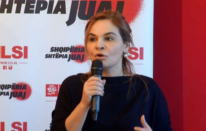 “ZOTI JU RUJT JUVE DHE SHQIPTARËVE”/ Ish-deputetja Kryemadhi “DELIRON” nga Gramshi: Njerëzit janë…