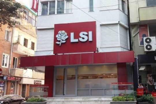 NIS PËRÇARJA TEK LSI/ Kandidati i Elbasanit pranon mandatin e deputetit (EMRI)
