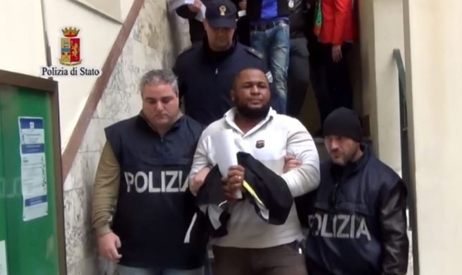 “PO RRITEN FRIKSHËM NË…”/ Si vepron mafia shqiptare dhe ajo nigeriane në Itali, një rrjet aktiv në…