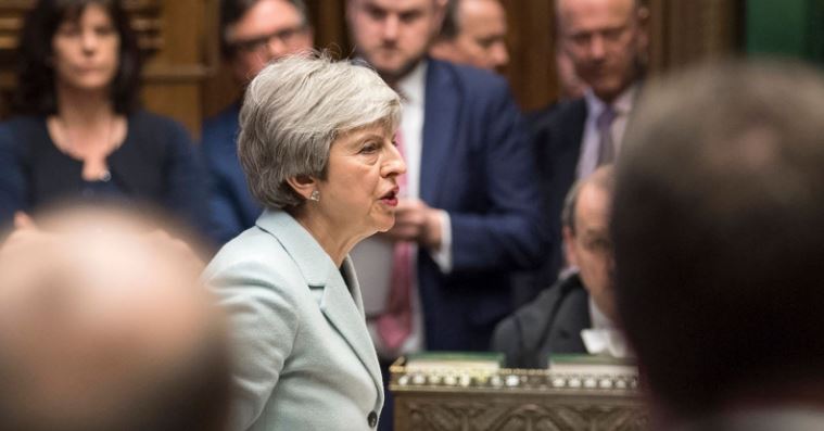 TJETËR “GODITJE” PËR MAY-n/ “Brexit” nën kontrollin e parlamentit