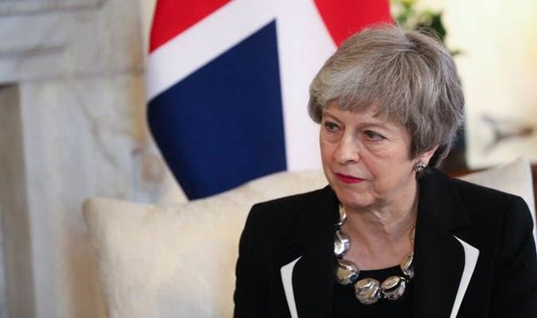 MBËSHTETJA E “BREXIT”/ Kryeministrja May arrin paqe me kushte me deputetët e saj