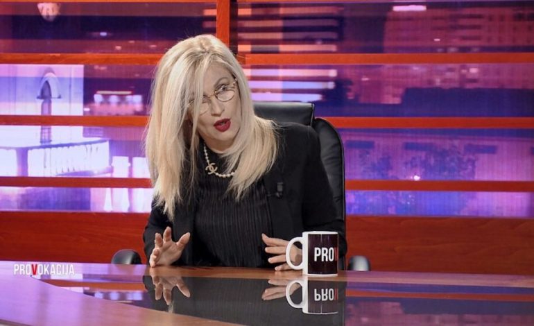NUK DORËZOI MANDATIN/ PD i “vërsul” Mirela Bogdanin, Rudina Hajdarit: Ti moj shoqe mezi artikulohesh. Kjo tipja