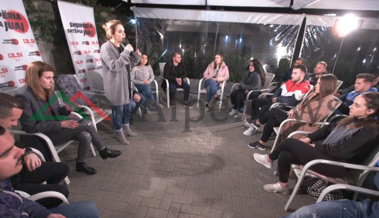 “E DI QË ËSHTË NDESHJA…”/ Monika Kryemadhin e BRAKTIS edhe rinia. Ja sa veta mbledh (VIDEO)