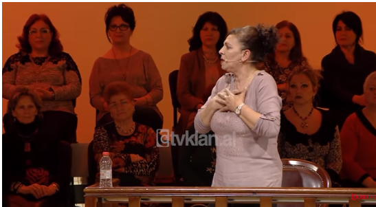 SHERRI LIVE PËR PRONAT/ Dy motrat përplasen me njëra tjetrën, avokatja… (VIDEO)