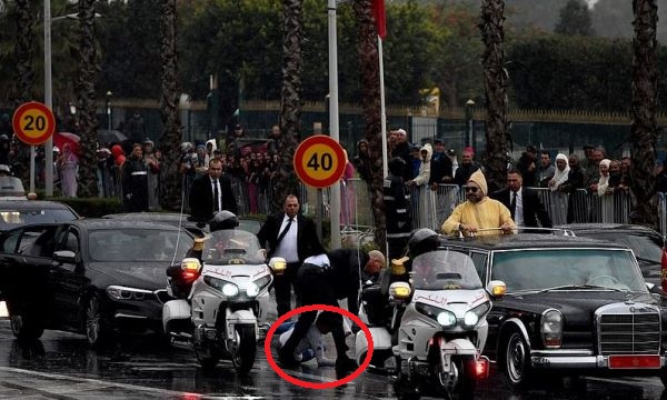 VIZITA NË MAROK/ Si u sulmua Papa Françesku gjatë parakalimit tradicional kur… (FOTO)