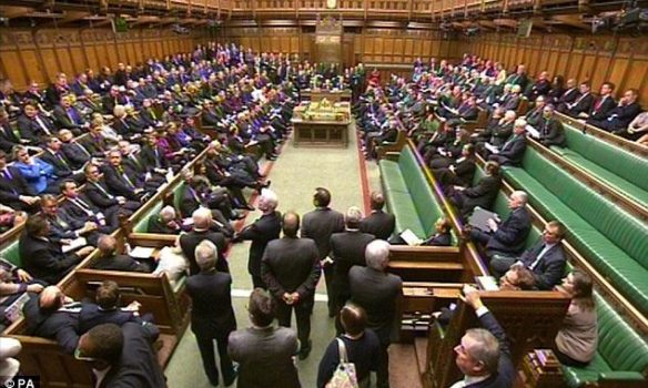 BREXIT NË UDHËKRYQ/ Asnjë opsion nuk miratohet në parlament