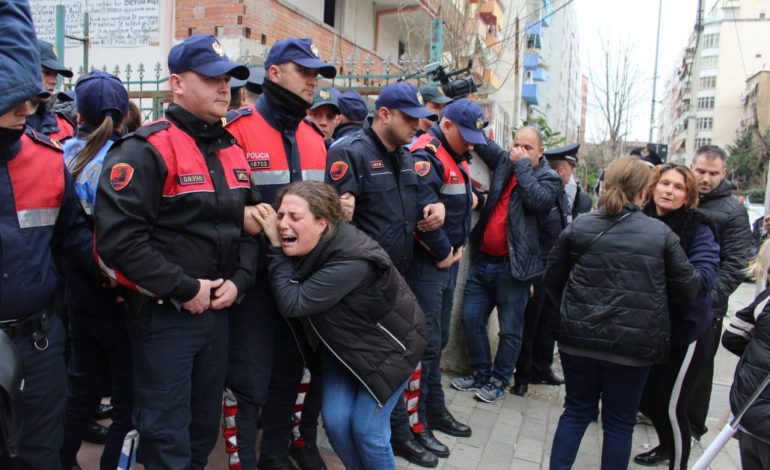PËRPLASJA TE PETRO NINI/ Flet ish-pronari i truallit: Janë vendime të gjykatës dhe përmbarimi duhet t’i ekzekutojë