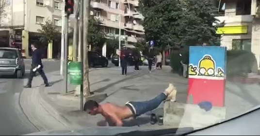 E kush tha që nuk bëhen POMPA në mes të Tiranës? (VIDEO)
