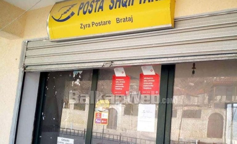 “KANË HYRË NGA…”/ Grabitet arka e filialit të Postës Shqiptare në Vlorë (Foto)
