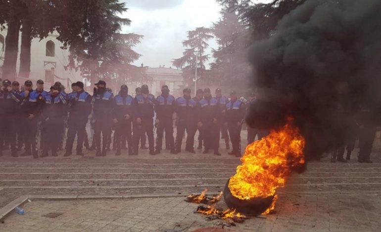PROTESTA PARA KUVENDIT/ Gjykata merr vendim për 8 të arrestuarit më 5 mars