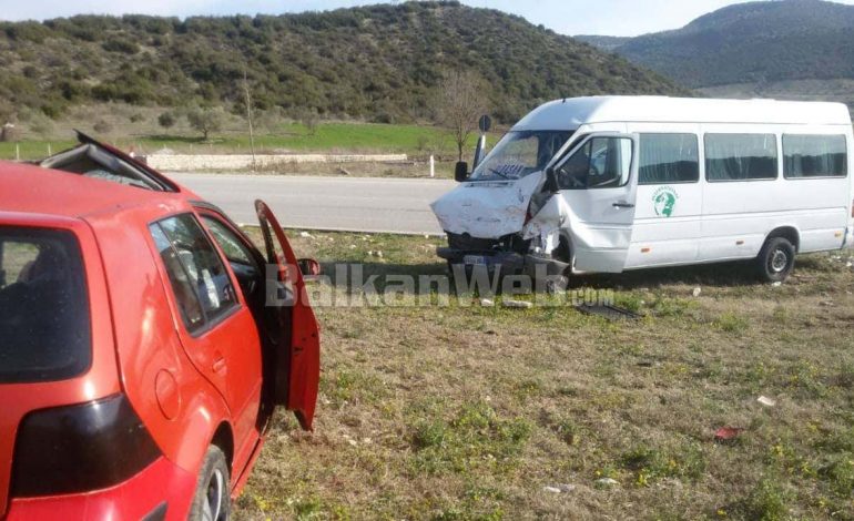 AKSIDENTI I RËNDË NË TEPELENË/ Autobusi përplaset me një makinë, 9 të lënduar (EMRAT)
