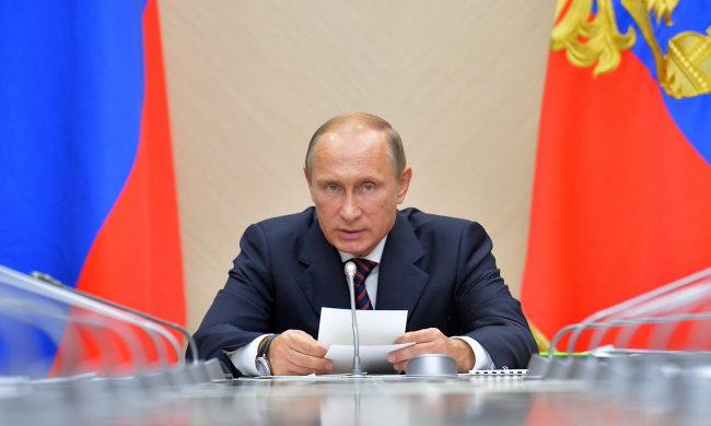 BLLOKIMI I FAQEVE TË INTERNETIT/ Putin firmos legjislacionin