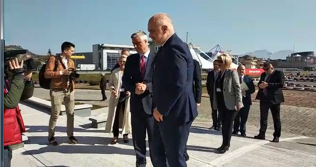 SAMITI I DYTË I DIASPORËS/ Momenti kur Rama takohet me Thaçin (VIDEO)