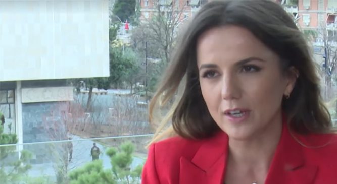 NUK DOGJI MANDATIN DHE PD-ja E PËRJASHTOI/ Rudina Hajdari bën lëvizjen e rradhës (FOTO)