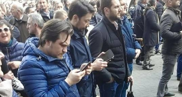 PAS DORËZIMIT TË MANDATEVE “PËRÇAHET” OPOZITA/ Çfarë fshihet pas MESAZHIT të Jul Dedës kundër LSI? (FOTO)