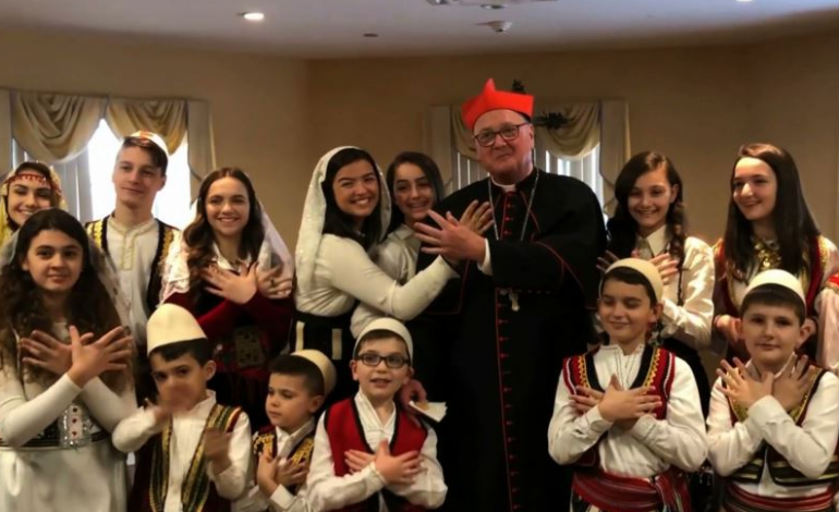 “JU ADMIROJ SHUMË…”/ Kryeipeshkvi i New York viziton kishën shqiptare