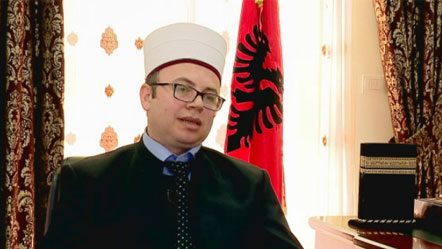ZGJEDHJA PËR KREUN E RI TË KOMUNITETIT MYSLIMAN/ Skënder Bruçaj tërhiqet nga gara