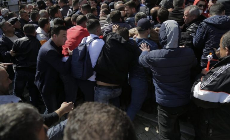 PROTESTA E OPOZITËS/ Procedohen 29 persona, mes tyre edhe Gazmend Bardhi (DETAJET)