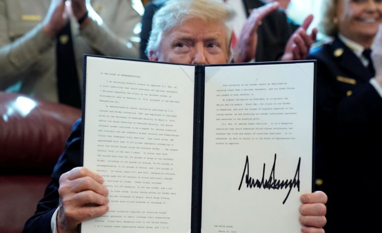 “E RREZIKSHME”/ Trump kundër Kongresit. Nënshkruan veton e parë të presidencës së tij