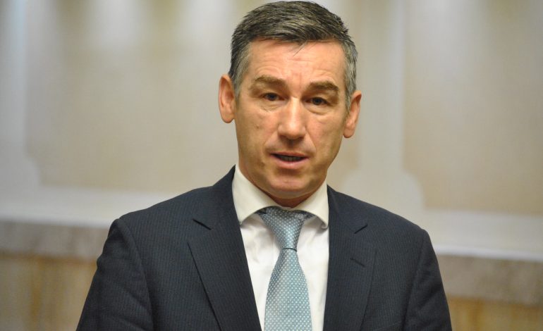 “TAKSA KA ARRITUR EFEKTIN E SAJ”/ Veseli: Të mos jetë pengesë për marrëdhëniet me miqtë