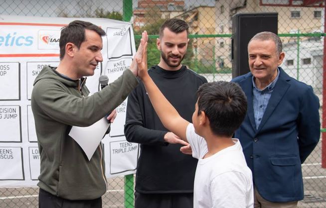 “KAMPIONË NË JETË”/ Veliaj: I lumtur që transformuam terrenet sportive të shkollës “Dora D’Istria”