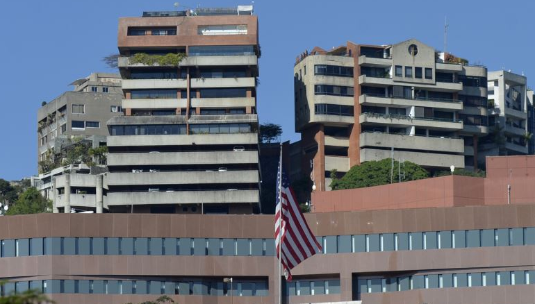“ME UDHËHEQËS TË PALIGJSHËM”/ SHBA tërheq gjithë stafin DIPLOMATIK nga Venezuela