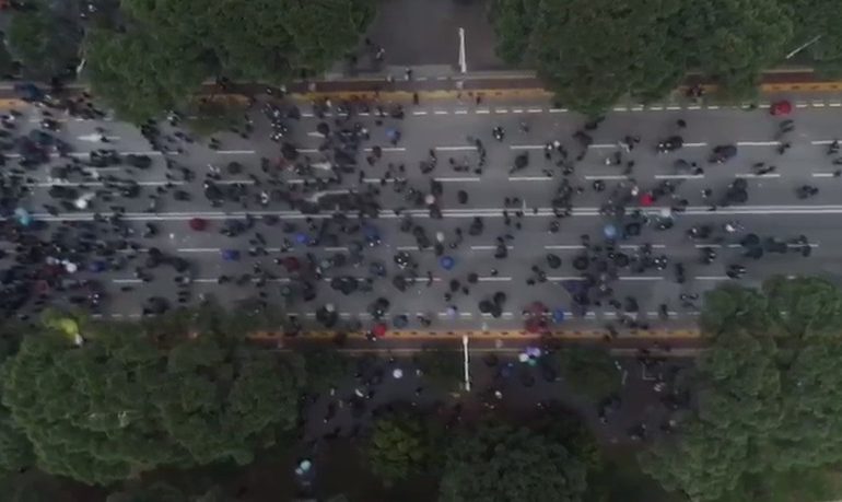 PAMJET E FUNDIT/ Sa ishte pjesëmarrja në protestë kur po mbante fjalimin Basha
