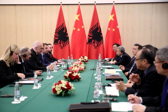 MARRËDHËNIET DIPLOMATIKE MIDIS DY VENDEVE/ Rama takon kryeministrin kinez. Premtimi për shqiptarët
