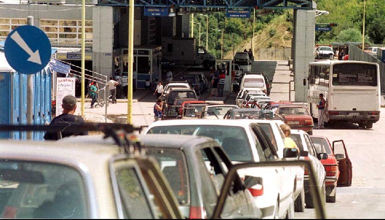 NË KUFIRIN E GJELBËR/ Kapen 10 refugjatë në Kapshticë, mes tyre edhe një FOSHNJË