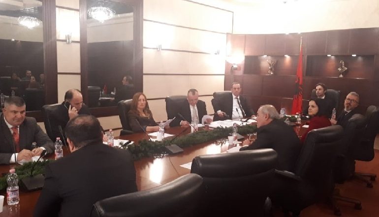 HAPET GARA PËR PROKUROR TË PËRGJITHSHËM/ Zgjidhen drejtuesit e përkohshëm të Lushnjes dhe Fierit